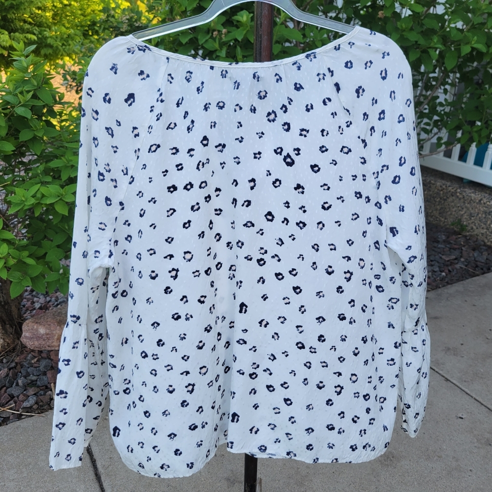 Belldini size Large boho Navy & white Cheetah print bell sleeve V Neck blouse - Picture 11 of 14